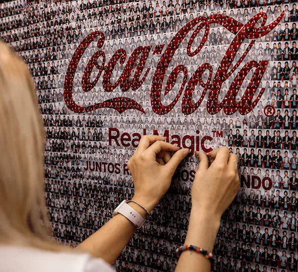 mural fotos cocacola en Madrid